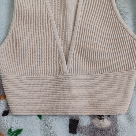 NWOT Aritzia Babaton Sculpt Knit Deep V Tank - Picture 10 of 12
